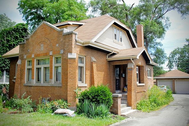 1st image of 233 N Laverne Ave