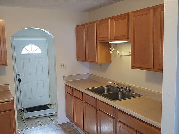 4th image of 203 Craig St