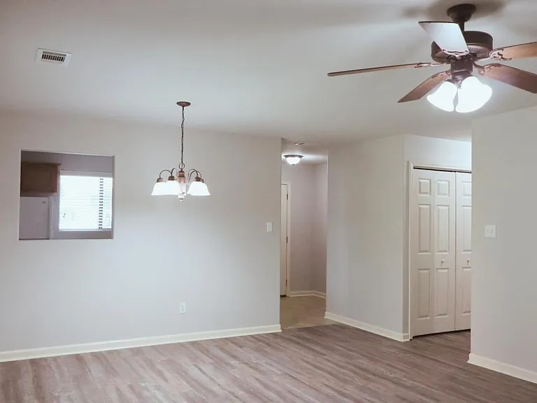 1100 Woodlawn Ave #64 — Photo 9