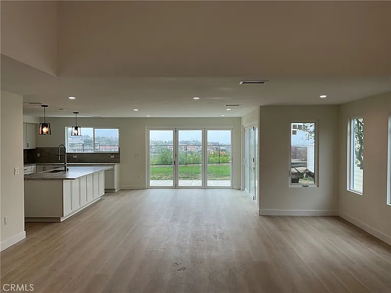 22 Byron Close — Photo 4