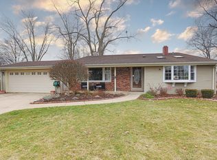 12 Katherine Ct, Buffalo Grove, IL 60089