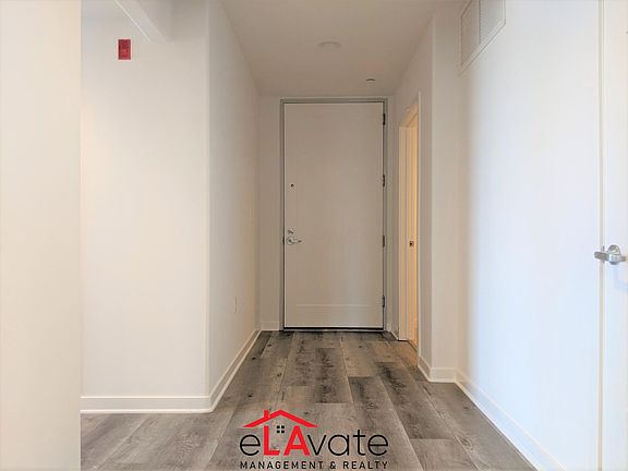 4th image of 5143 White Oak Ave #103