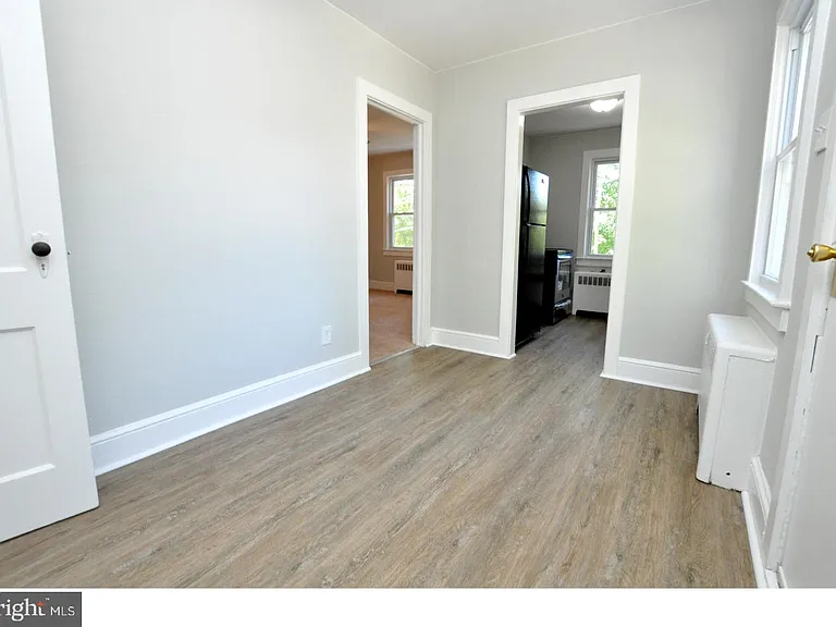 2221 Marne Hwy #2B — Photo 7