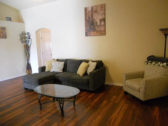 3rd image of 482 NW Sandpiper Ave