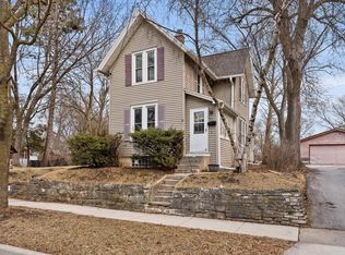 511 Barstow St NW, Waukesha, WI 53188