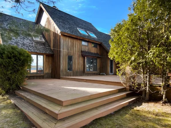 4040 N Manitou Trl W, Leland, MI 49654