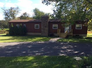 4371 W Mountain View Dr, Walnutport, PA 18088