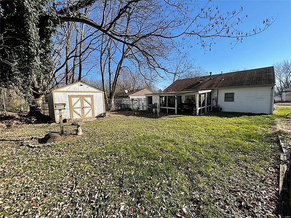 3rd image of 124 Rosette Dr