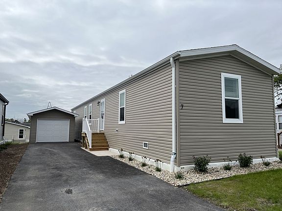 2nd image of 7 Sandpiper Ln #7SAND