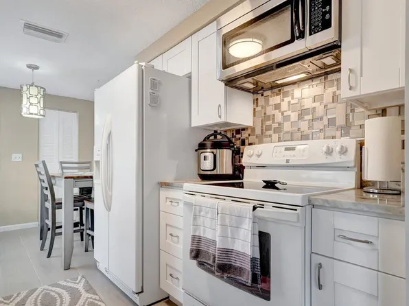 905 Gainesway Dr #Id1032260p, Tarpon Springs, FL 34689