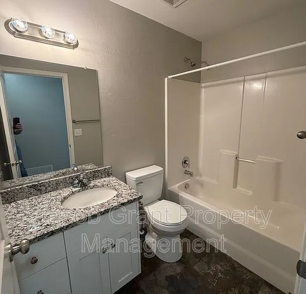 2825 N Sunlight Dr — Photo 9