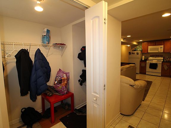 4th image of 850 N Maplewood Ave #G