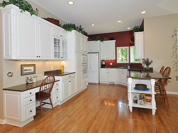 Eat-in kitchen with hardwood floor, Cambia counter tops