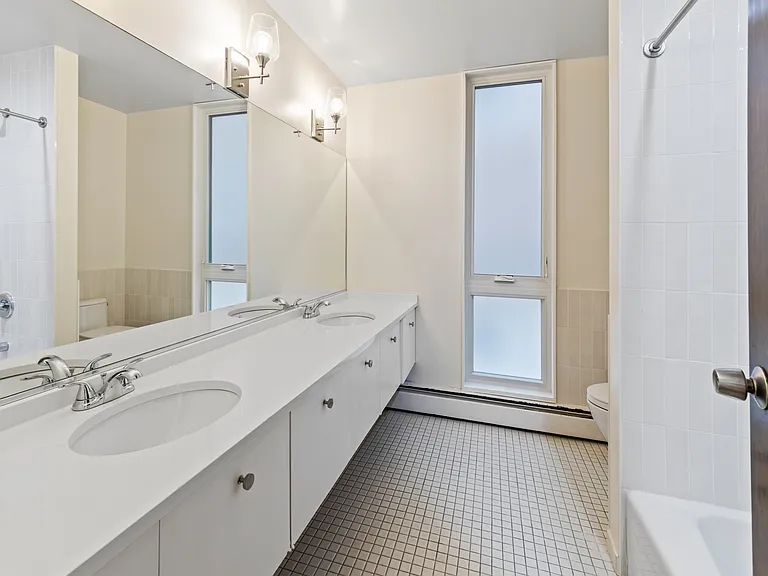 5435 N Artesian Ave #1W — Photo 12