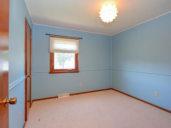 4th image of 2309 E Arden Dr