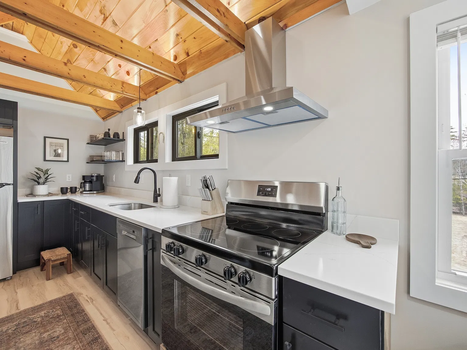 4 bed, 1600 sqft, $3,000 — Photo 2