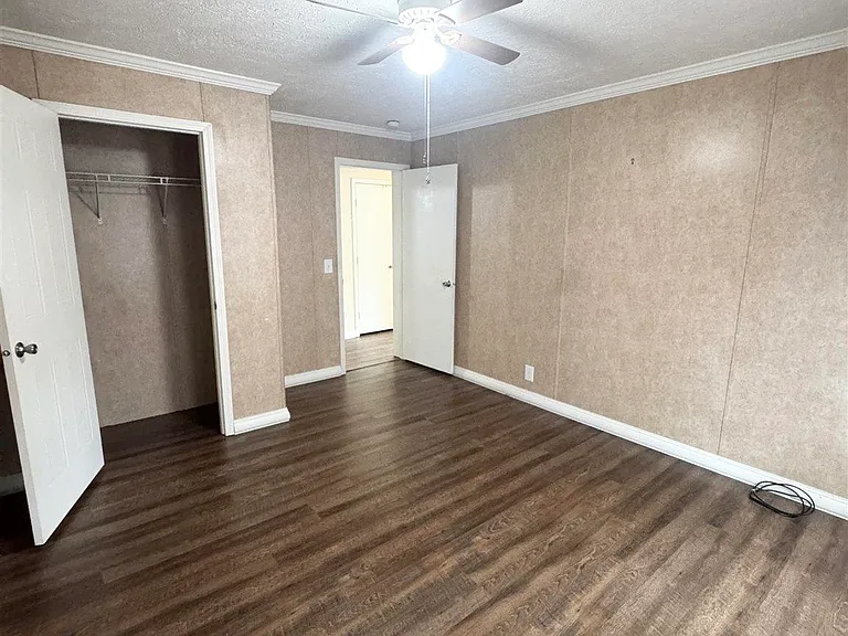 1002 Mills Ave — Photo 19
