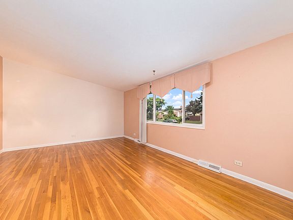 3rd image of 9025 Sherry Ln #9025-DES