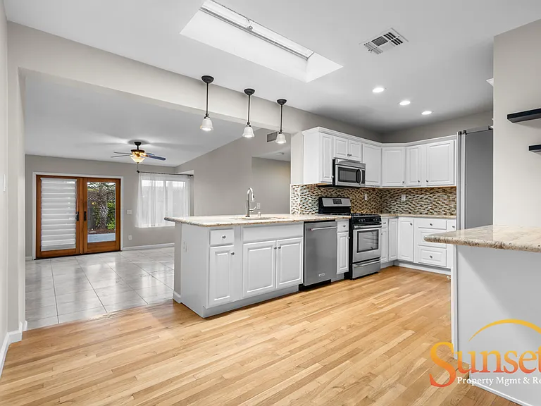 4256 Napier St — Photo 1
