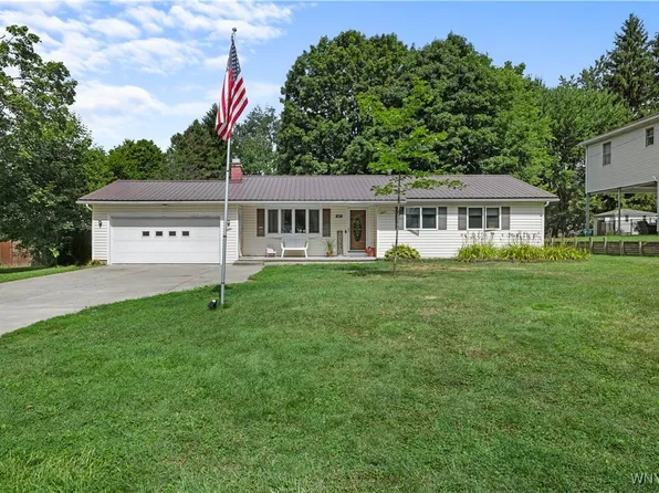6697 Pinehurst Dr, Boston, NY 14025