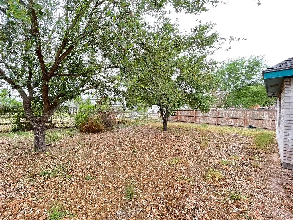 3 bed, 2.0 bath, 1370 sqft, $1,650 — Photo 2