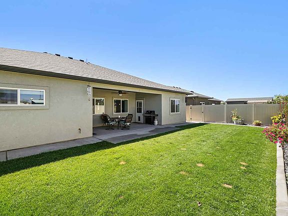 4th image of 2984 Bighorn Ave