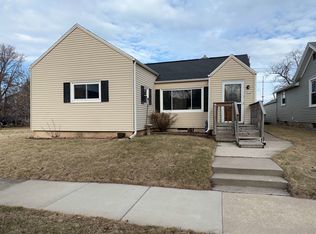 520 Pleasant St, Oshkosh, WI 54901