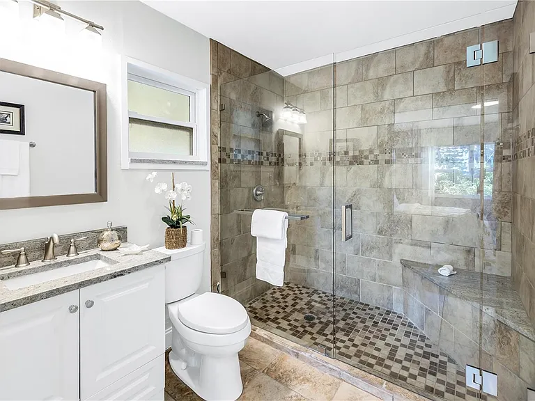 610 Cordova Blvd NE — Photo 19