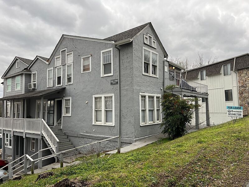 1st image of 32 Woodlawn Dr #4