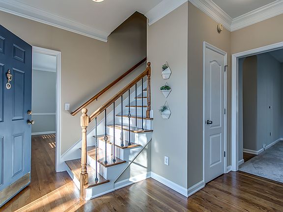 5th image of 923 Riverview Dr