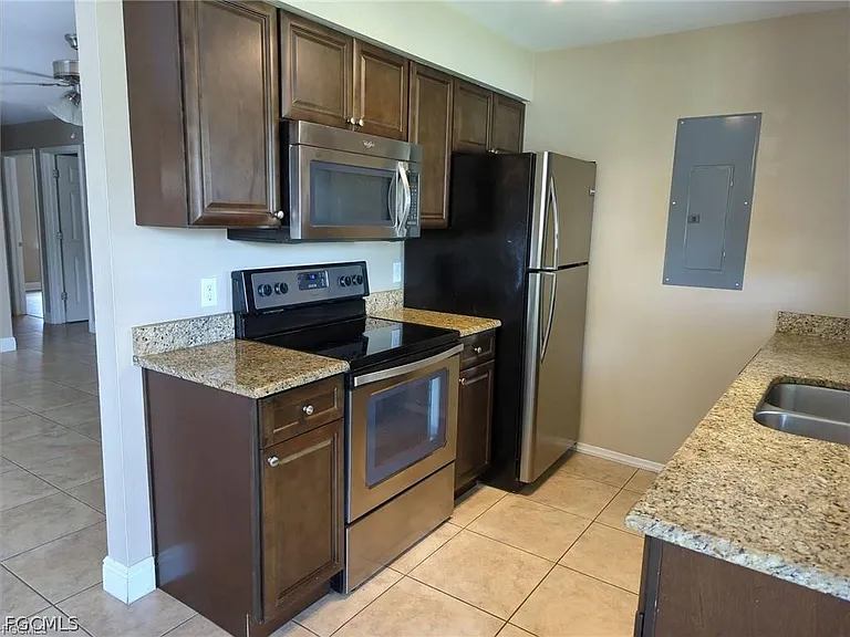 1503 SW 48th Ter — Photo 7
