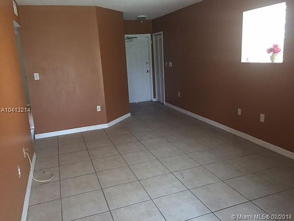 2nd image of 905 NE 34th Ave Unit 101