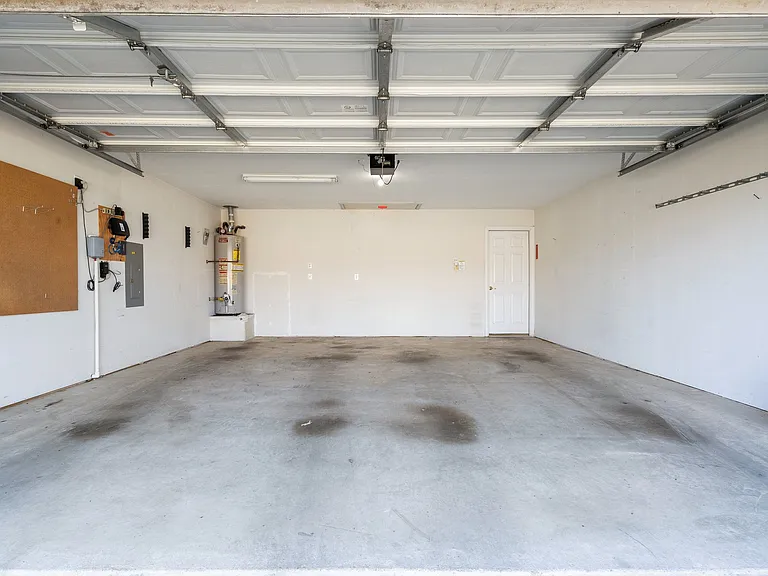 107 Loda Ct — Photo 38