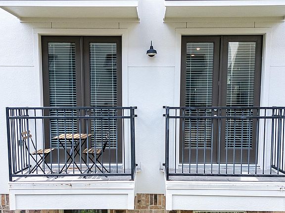 4th image of 1274 N Post Oak Rd #B