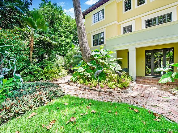 4th image of 3341 Poinciana Ave