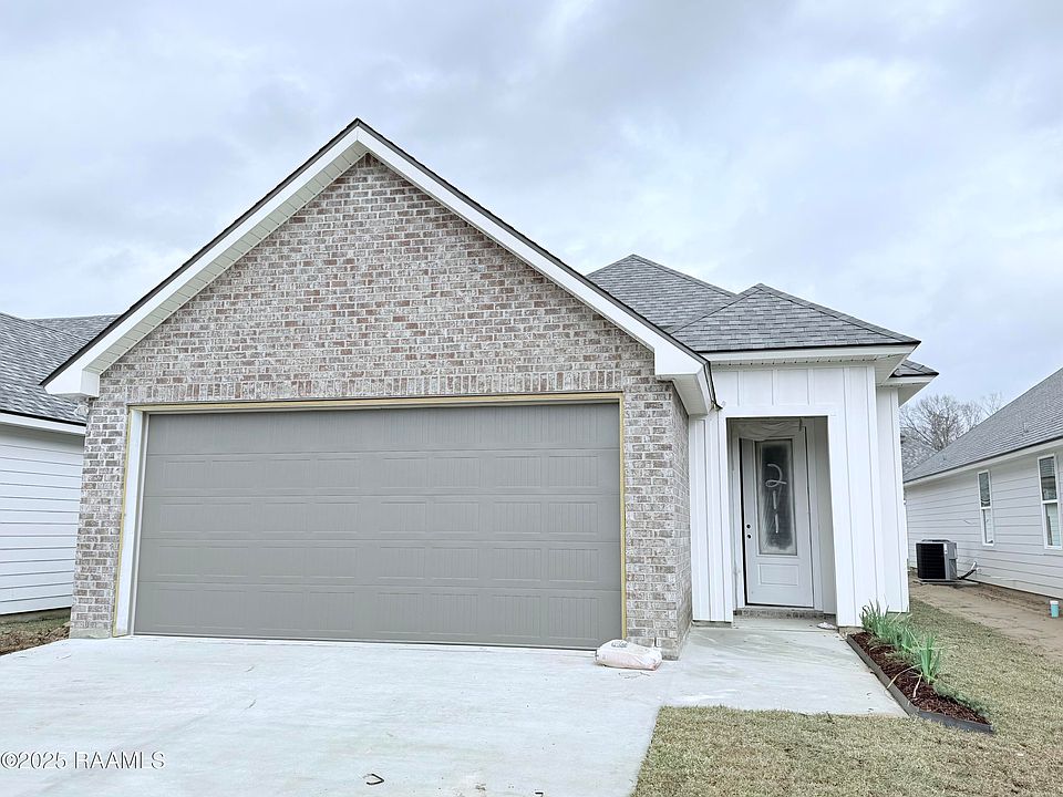 1st image of 211 Berchman Oaks Dr