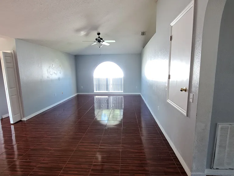806 Alpine Ct — Photo 8
