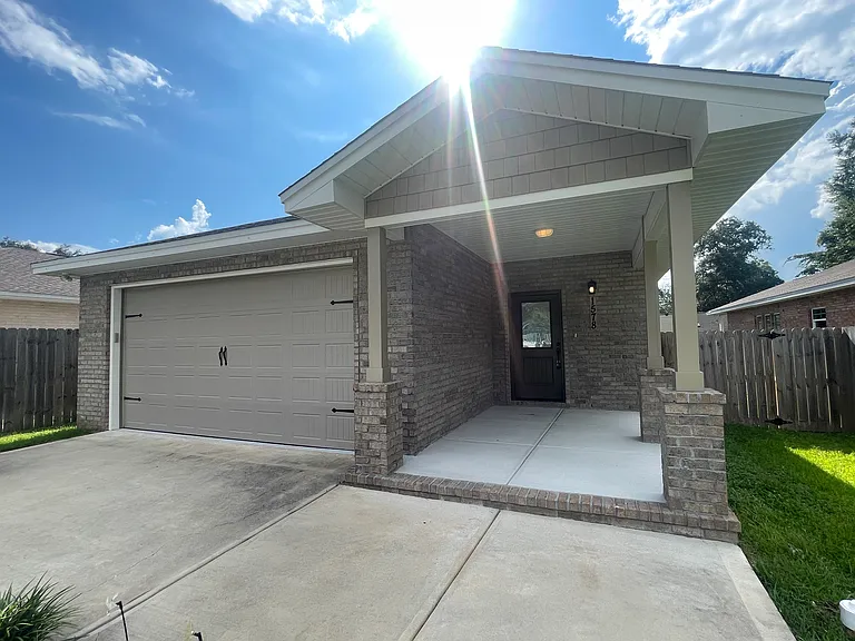 1578 Hickory St — Photo 2