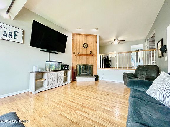 3rd image of 562 Clubhouse Drive