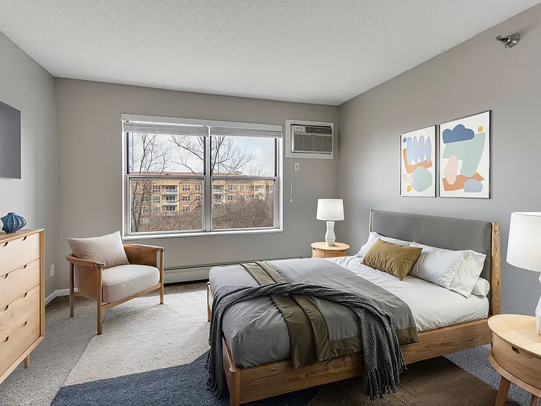 Minnetonka - 1 Bed / 1 Bath - 728 Sq.Ft.