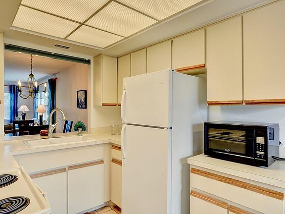 5th image of 1801 Indian River Blvd #4