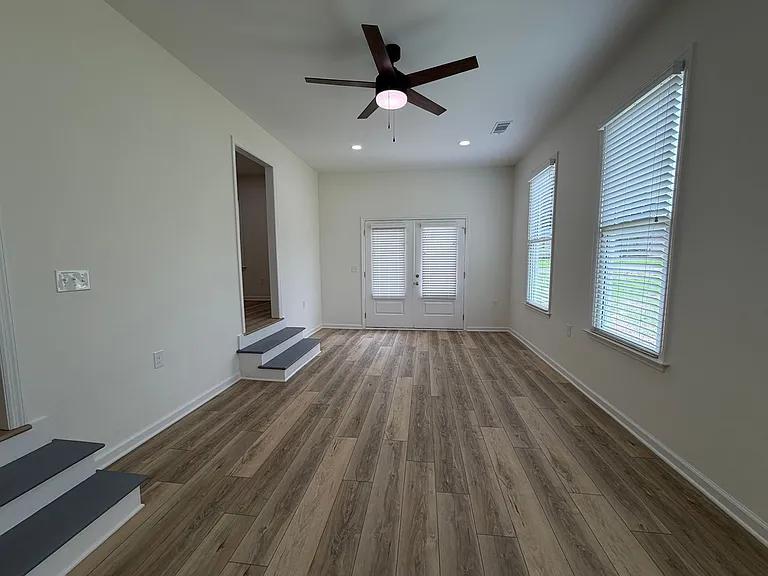 1111 Eaglewood Dr — Photo 3