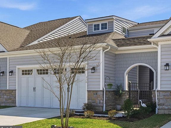 3rd image of 614 Moorings Cir