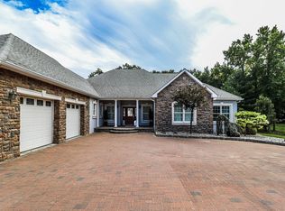 5 Petti Ln, Edison, NJ 08820