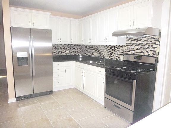 3rd image of 404 Belden Ave