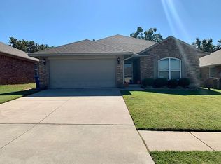 9410 Peachtree Ln, Midwest City, OK 73130