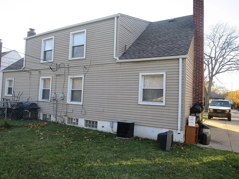 24622 Cloverlawn St — Photo 37