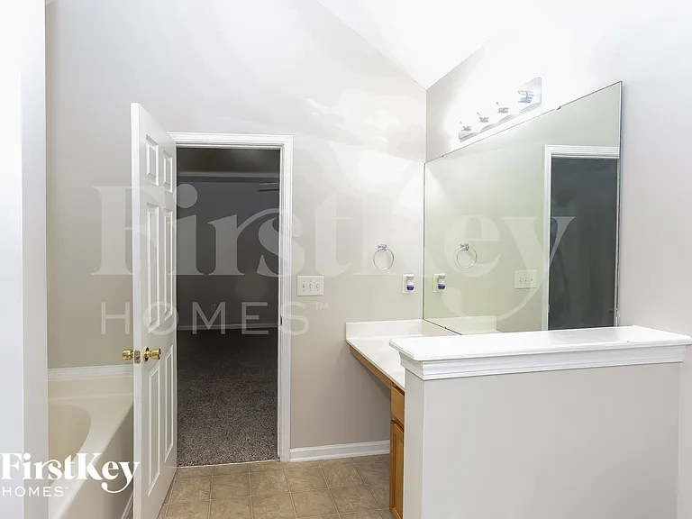 8605 Royal Bluff Dr — Photo 11
