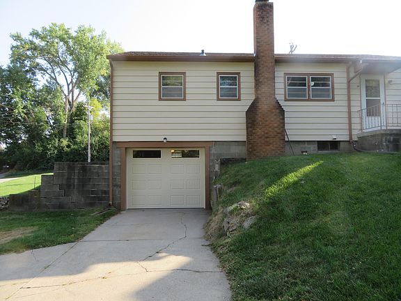2nd image of 921 E Saint Clair St