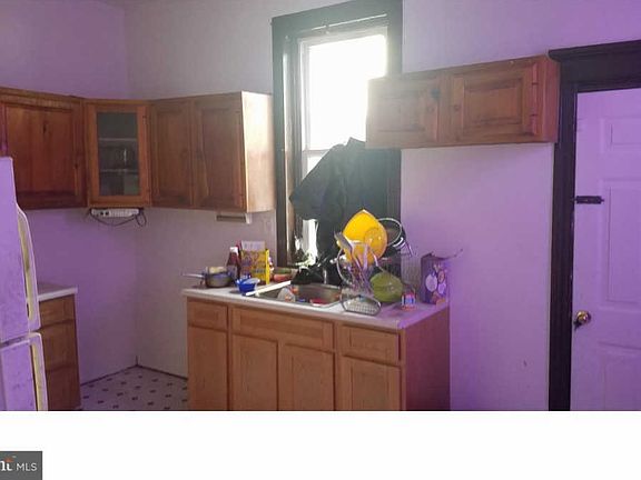 3rd image of 135 E Westmoreland St